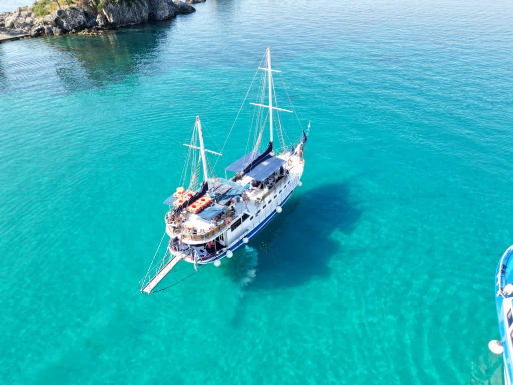 Κρουαζιέρα στο ηλιοβασίλεμα στην Πάργα, στο Ιόνιο Πέλαγος