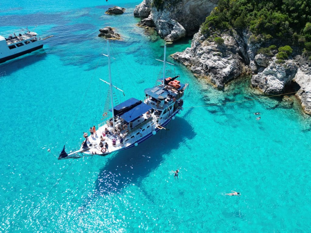 Πλοίο κρουαζιέρας από την Πάργα προς τα Παξά